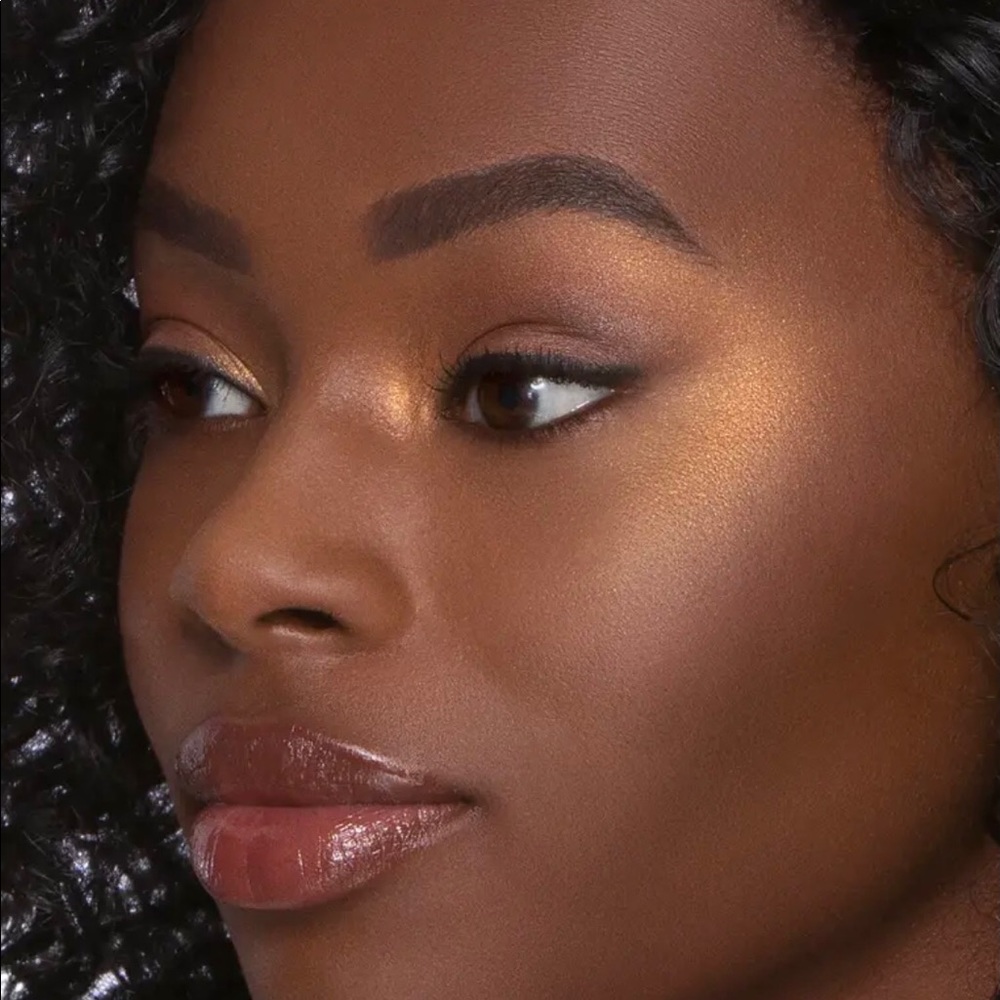 Too faced highlighter - Picture 3 of 5